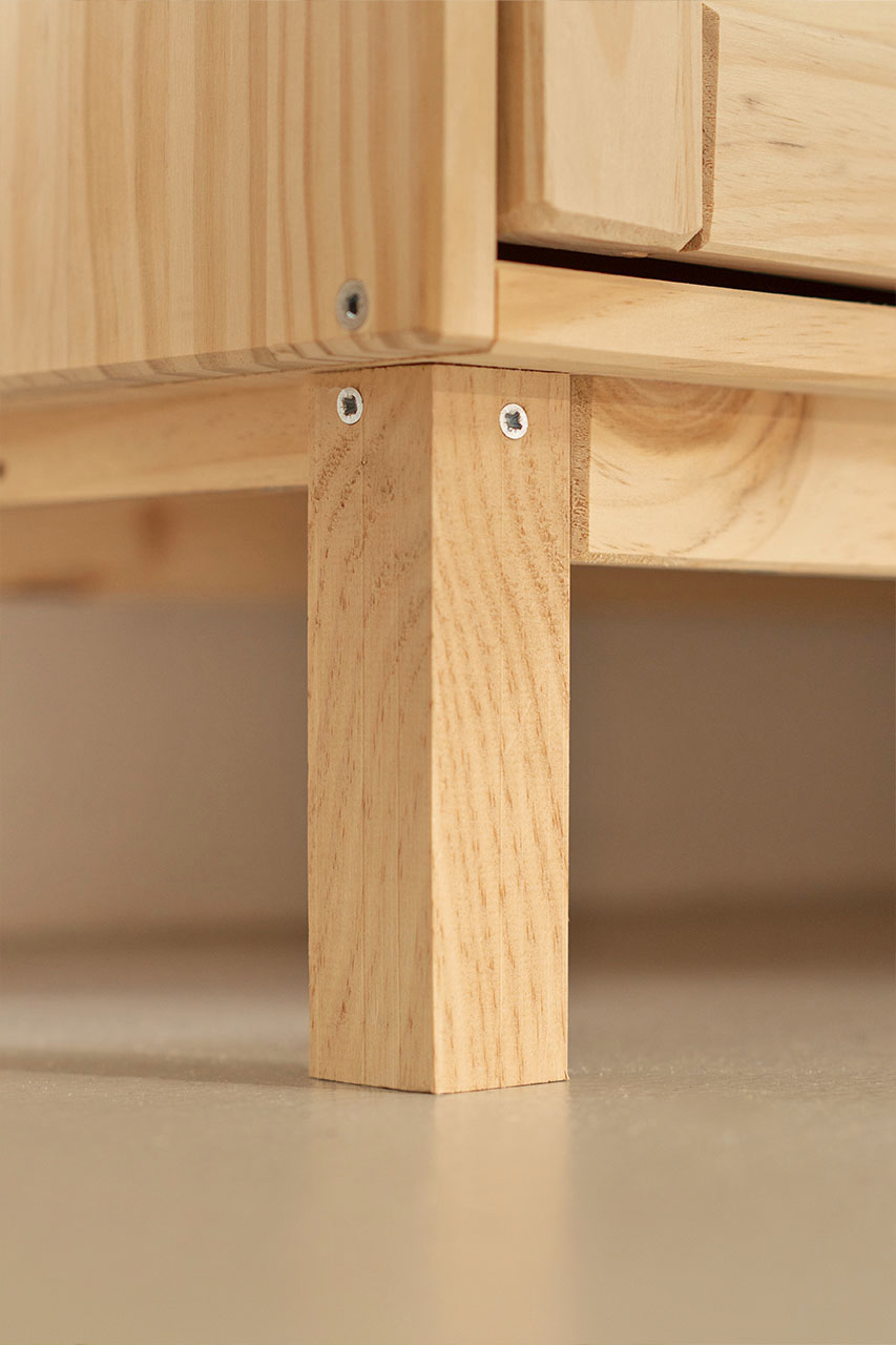 Imagen de ambiente 7 para:Armario peque&ntilde;o con patas de madera maciza de pino